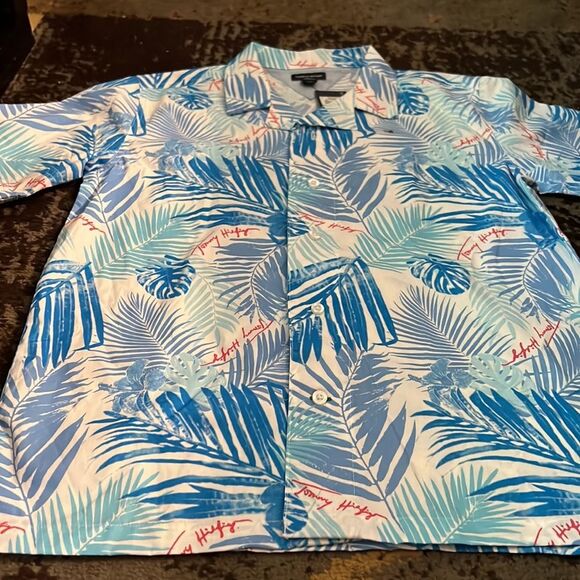 NWT Tommy Hilfiger Boys' Short Sleeve Woven Button-Down Shirt - Picture 2 of 3